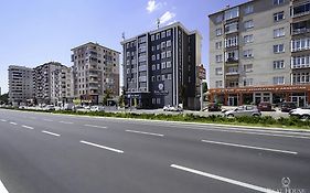 Real House Hotel